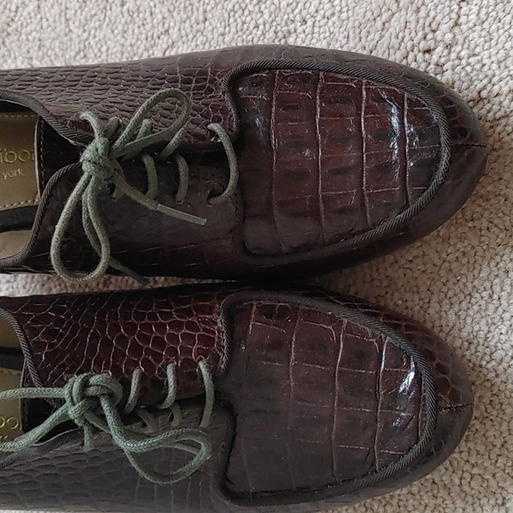 Liz Claiborne Lace Ups - Picture 3 of 6